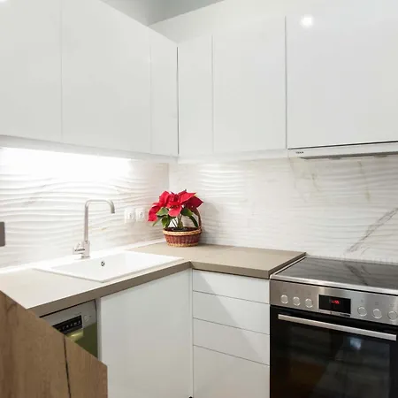 Peaceful With Quiet Private Yard In Kallithea Apartment *