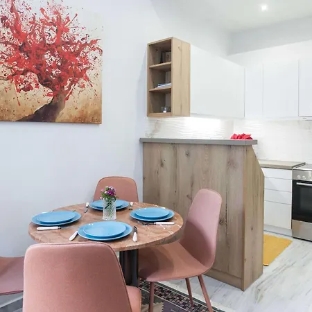 Peaceful With Quiet Private Yard In Kallithea
