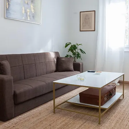 Peaceful With Quiet Private Yard In Kallithea *