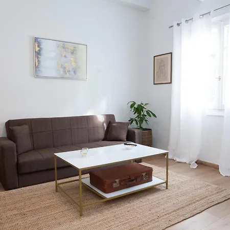 Peaceful With Quiet Private Yard In Kallithea Apartment